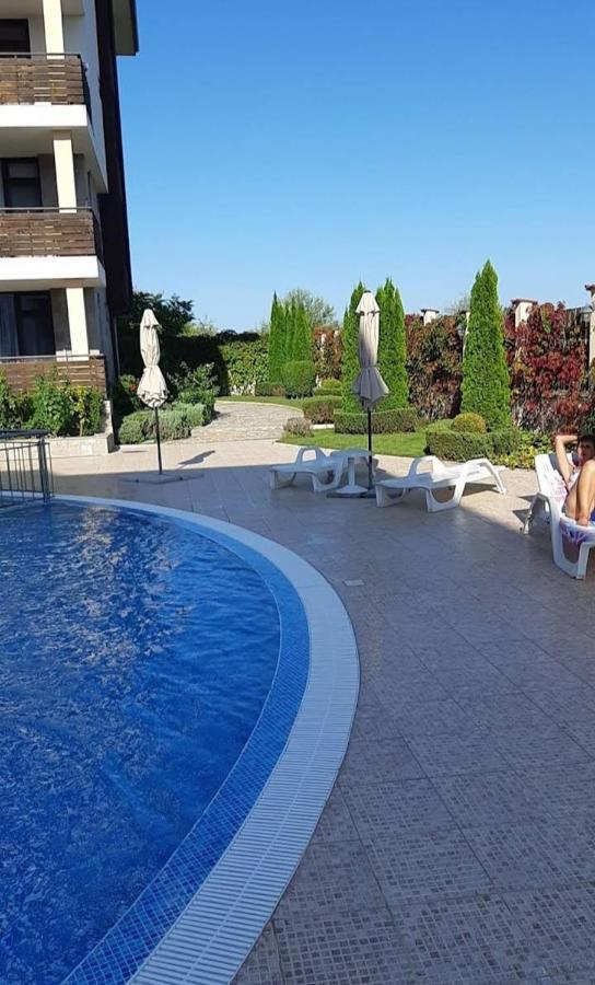 Victoria'S Apartments Nesebar Bagian luar foto